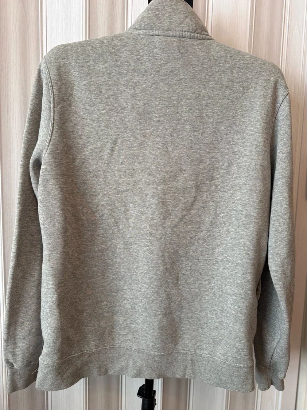 Nike Men’s Light Gray Half-Zip Sweatshirt